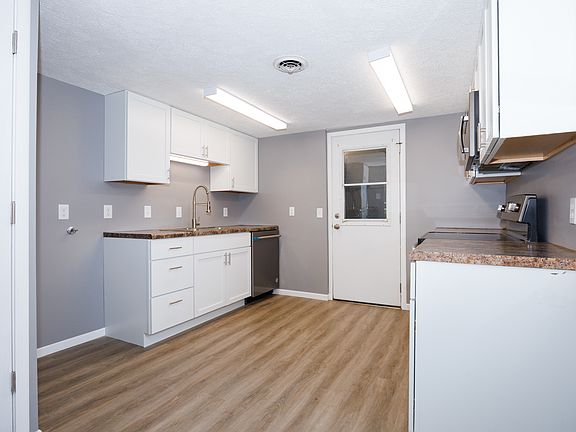5th image of 303 N Woodlawn St