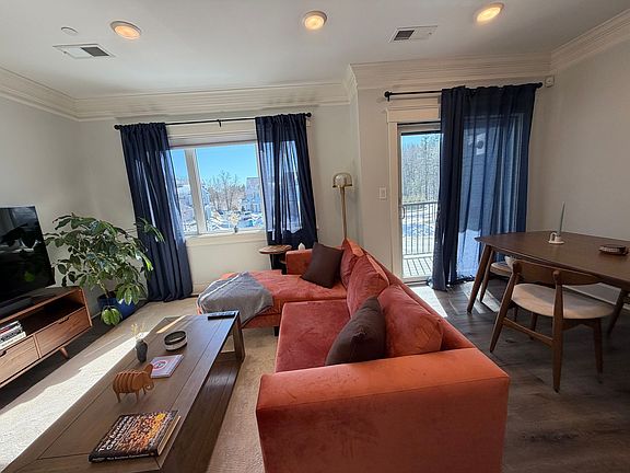 4th image of 13-18 Hennery Way #17G