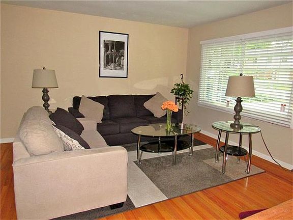 3rd image of 10509 W 90th St