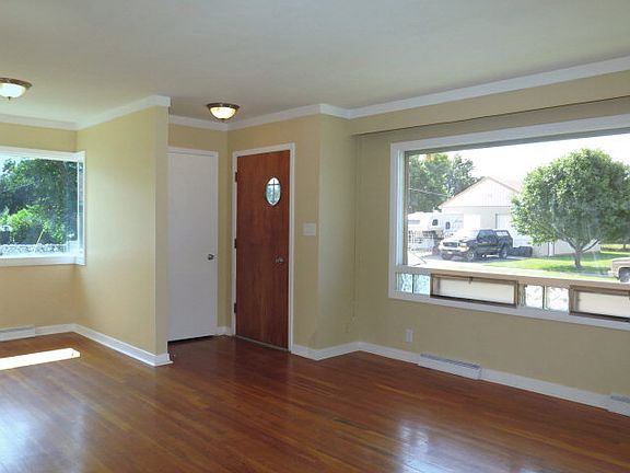 4th image of 370 W Shelley St