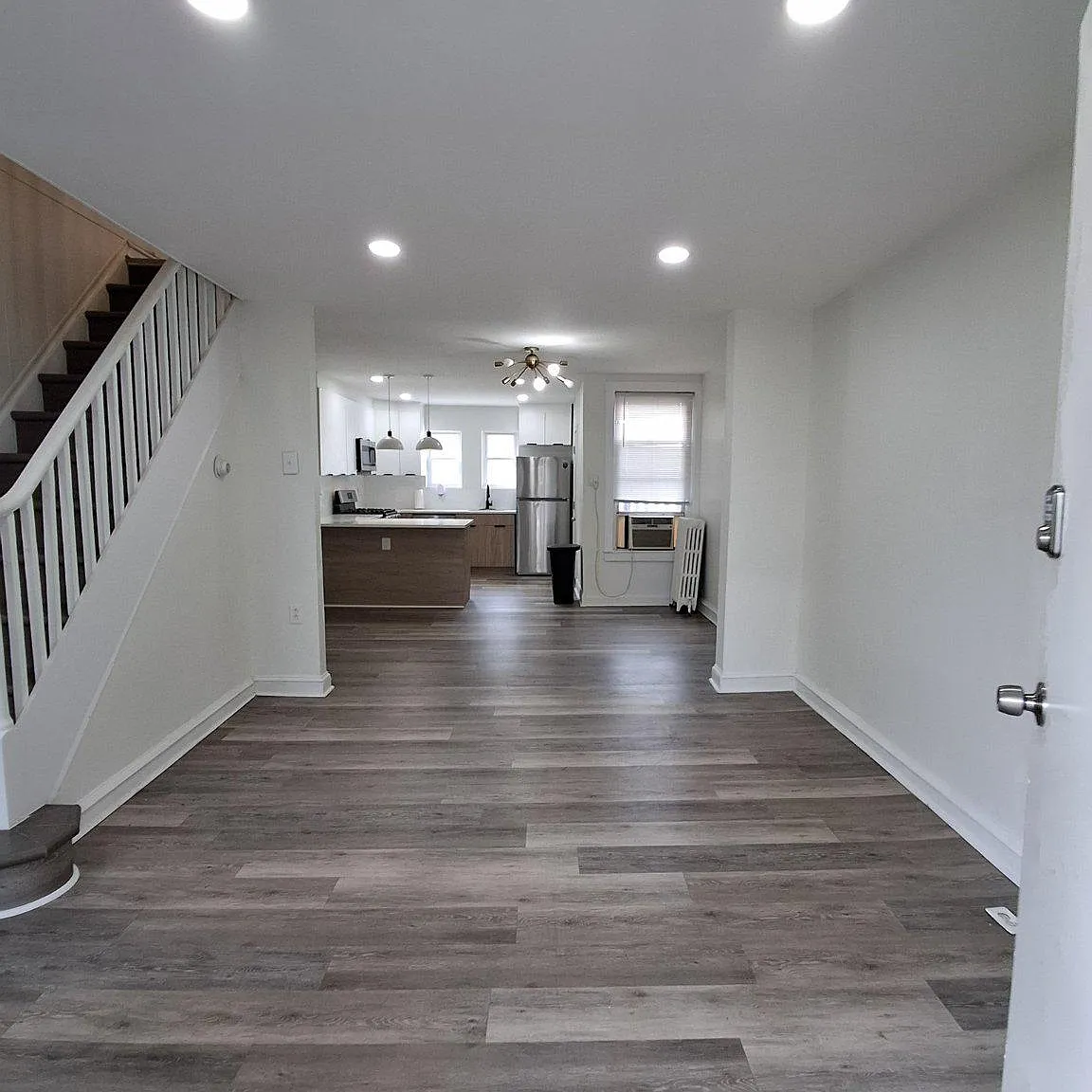 3 bed, 1.0 bath, 1038 sqft, $1,875 — Photo 3
