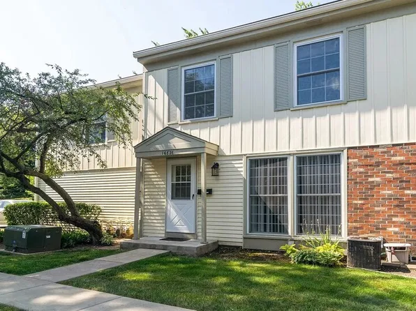1682 Williamsburg Ct APT E, Wheaton, IL 60189
