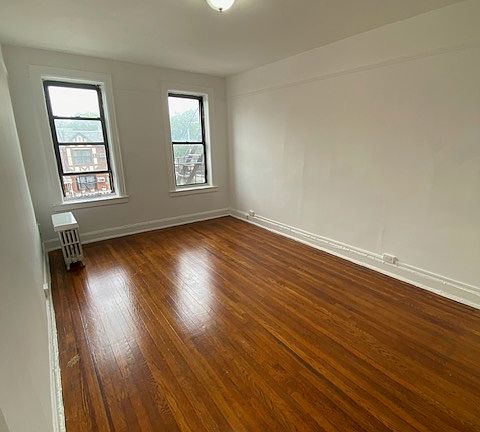 3rd image of 3216 Crescent St #3J