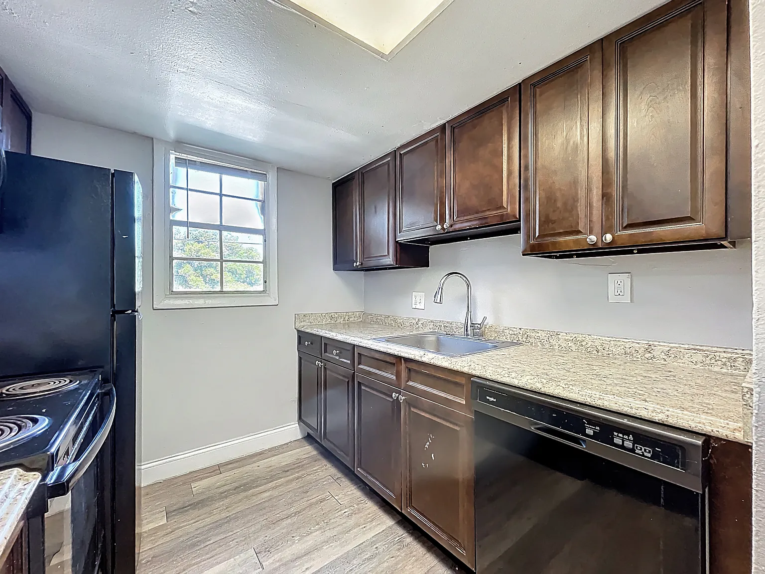3 bed, 1338 sqft, $1,650 — Photo 3