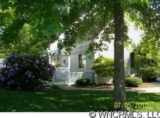 3 Stuart Cir, Asheville, NC 28804