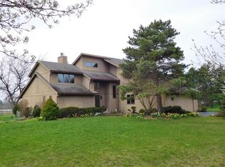 913 Apache Trl, Lake Villa, IL 60046