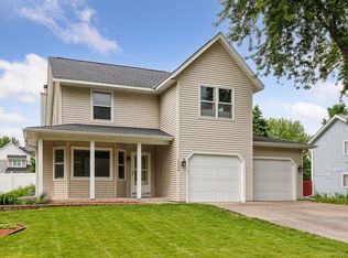 1039 Briar Creek Rd, Eagan, MN 55123