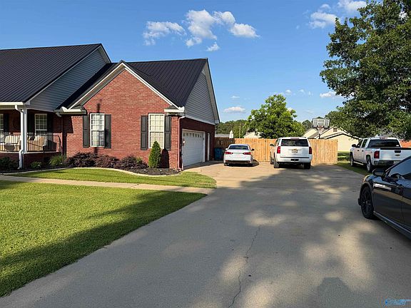 2nd image of 304 Hannah Ave SE