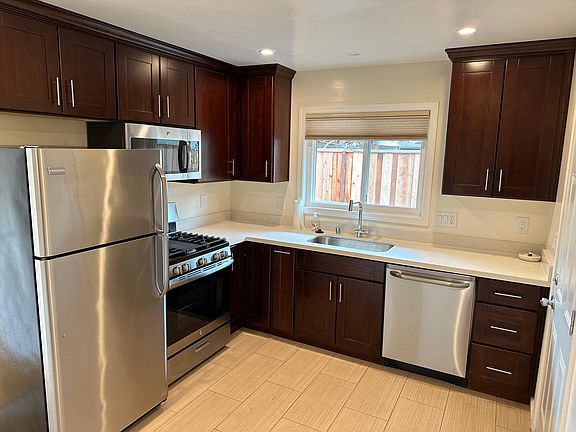 3rd image of 717 Ehrhorn Ave #B