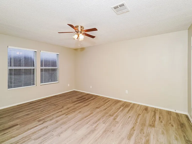 706 Langford Dr — Photo 10