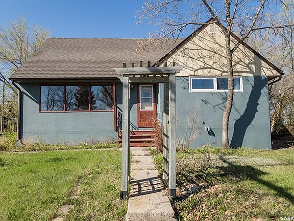 2nd image of 611 Saskatchewan AVENUE