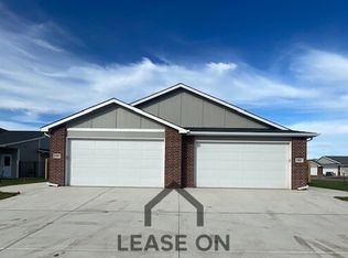 3839 S Bluelake Ct, Wichita, KS 67215