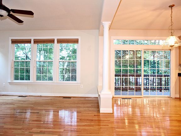 5th image of 7630 Brittany Parc Ct