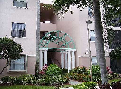 EXTERIOR FRONT VIEW