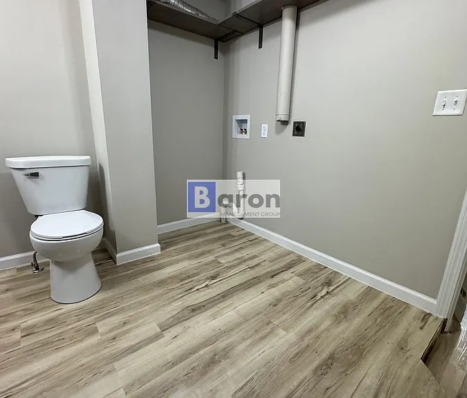 2923 Smalley Ave — Photo 2