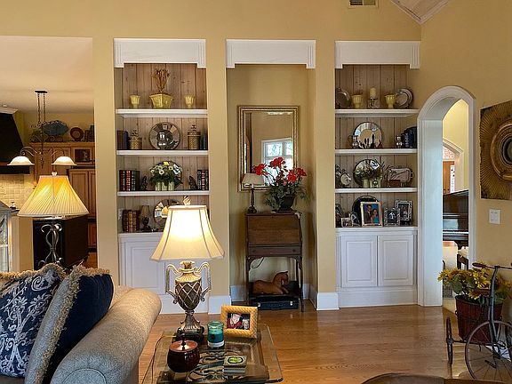 Great room built in shelves