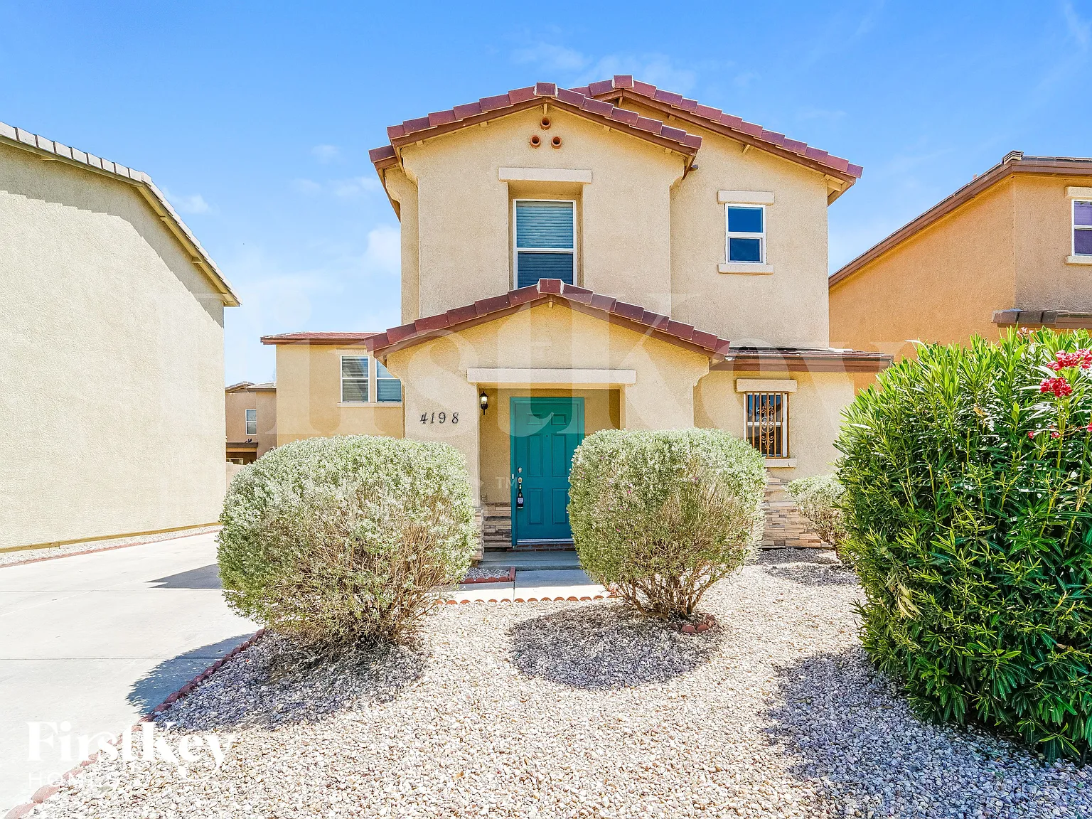 3 bed, 2.5 bath, 1855 sqft, $2,030 — Photo 2