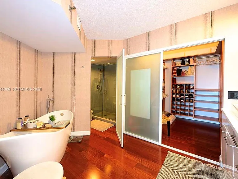 3600 Mystic Pointe Dr #718 — Photo 11