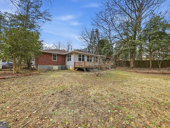 5th image of 124 Larose Cir SE