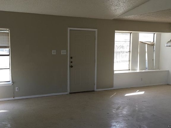 3rd image of 6945 Ashbrook