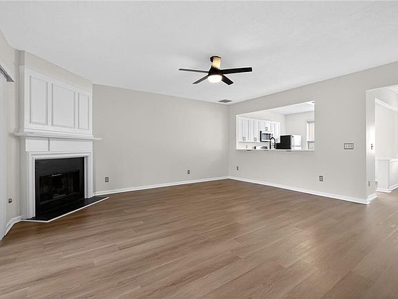 3rd image of 4166 Howell Park Rd