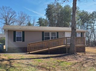 1122 Winstone Dr, Hickory, NC 28602