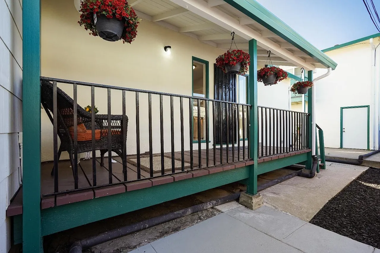 2 bed, 800 sqft, $2,750 — Photo 3