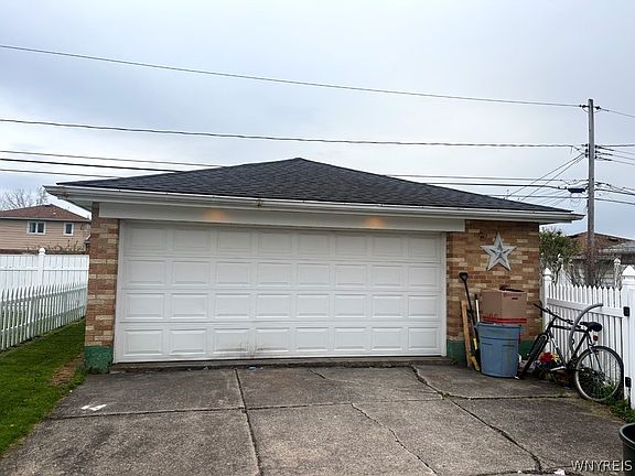 2nd image of 61 Barlow Ave