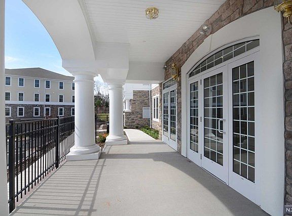 3rd image of 909 Four Seasons Ln