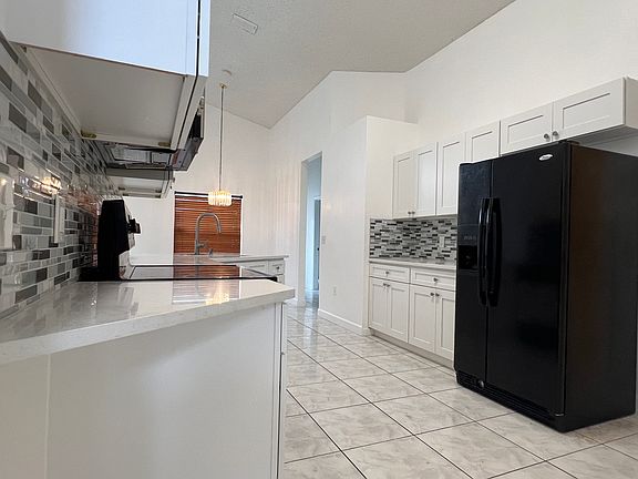 2nd image of 2847 Berkshire Cir