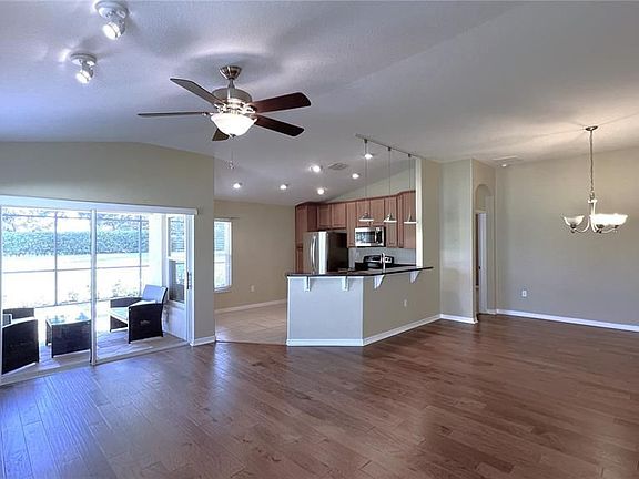 4th image of 583 Brookeshire Dr