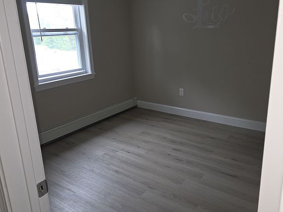 2nd image of 174 Plaistow Rd #2