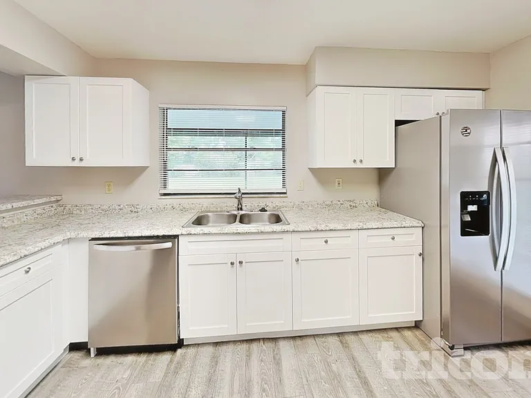 1311 Corner Oaks Dr — Photo 5