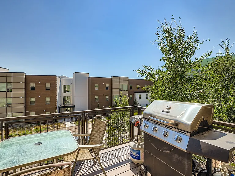3688 Blackstone Dr — Photo 14