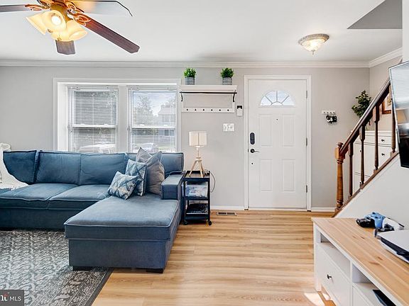 3rd image of 1725 Country Ct