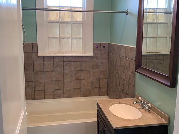 4th image of 412 N College St