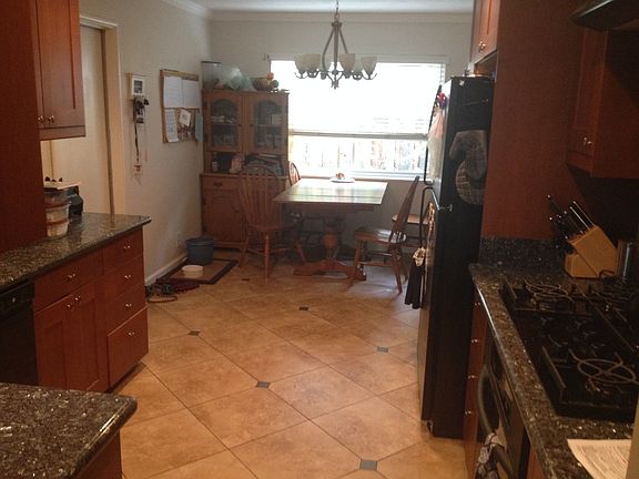 4th image of 871 Jefferson Ave