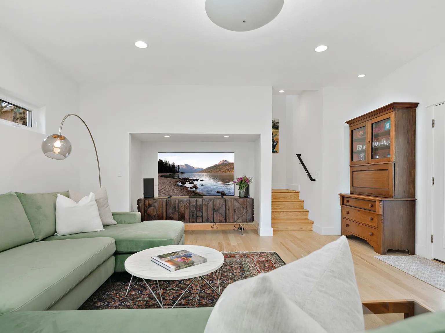 3 bed, 1613 sqft, $3,000 — Photo 2