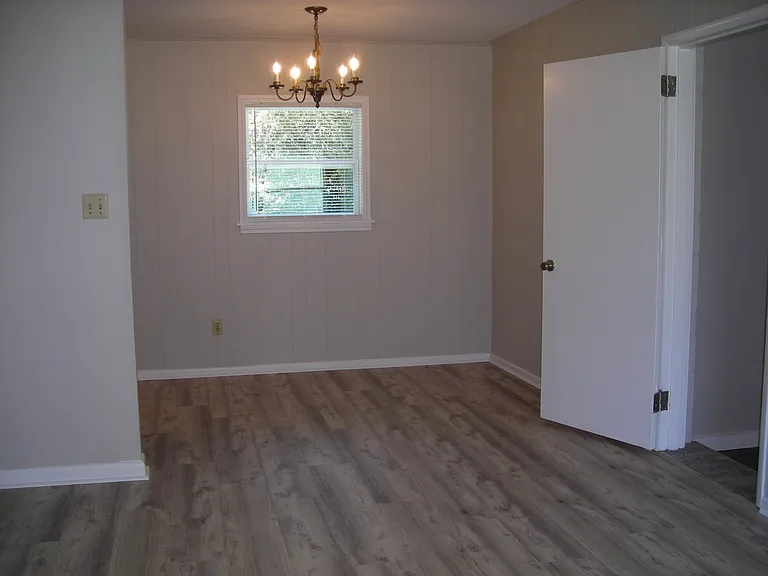 712 Newport Dr — Photo 3