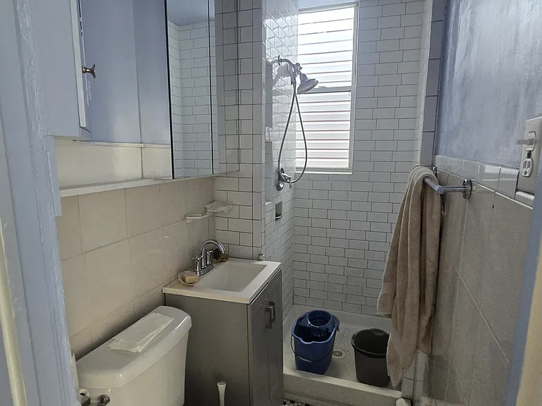 250 Stagg St #2B — Photo 7