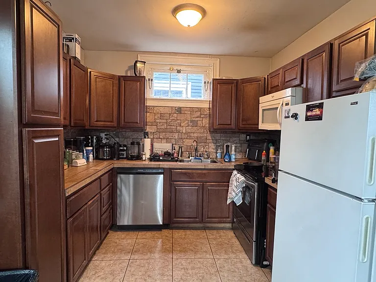 60 Summit St #2 — Photo 2