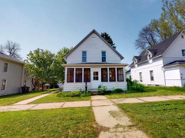 527 W Cherry St, Cherokee, IA 51012