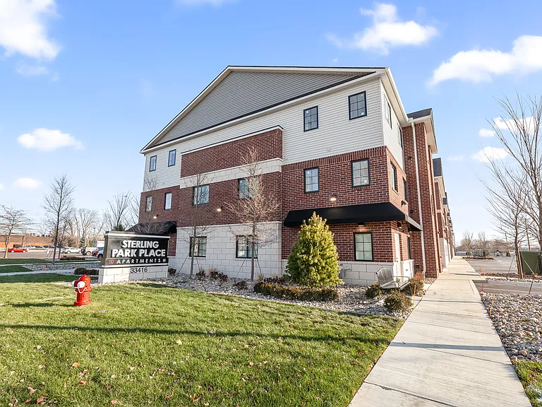 Sterling Park Place Apartments — Photo 22