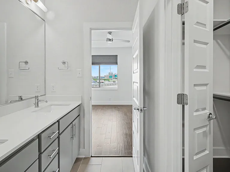 1606 N Hackberry St #102 — Photo 19