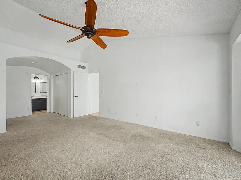 1301 E Taro Ln — Photo 17