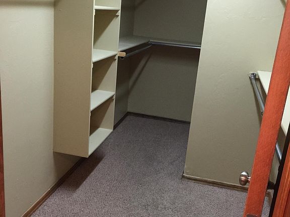 5th image of 535 E Hillcrest Ln