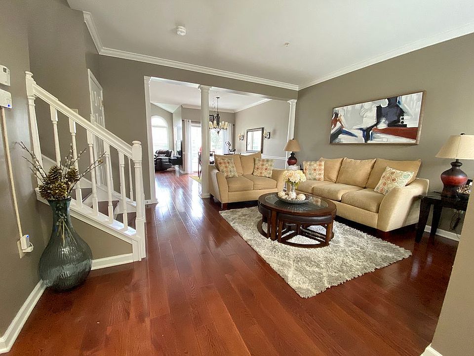 1st image of 55 Lincoln Dr
