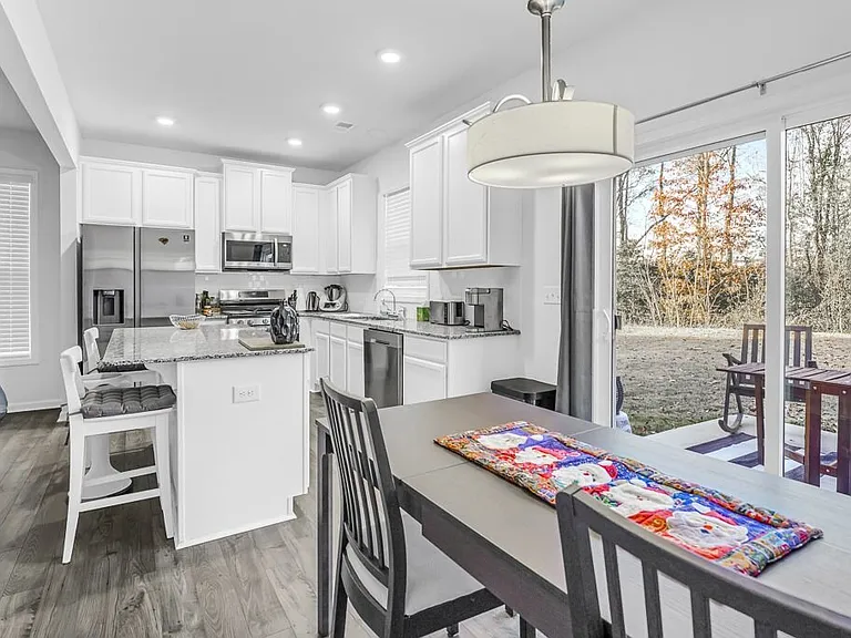 329 Hartland Pl — Photo 8