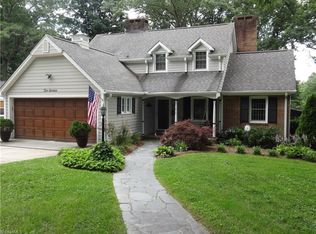 216 Robin Rd, Mount Airy, NC 27030