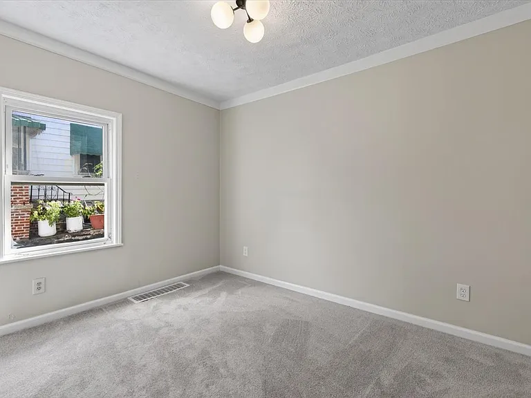 2113 Fairview Ave — Photo 10